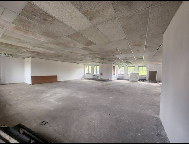 202M² OFFICE TO LET IN VORNA VALLEY